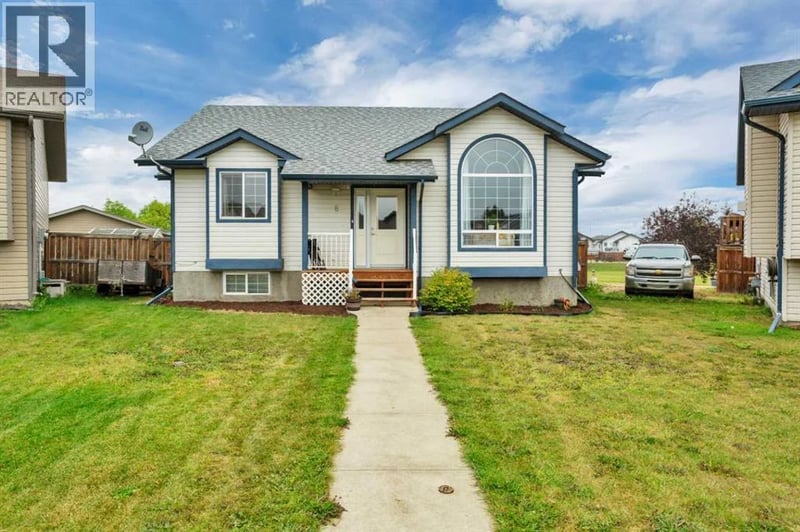 8 Hansen Close, Sylvan Lake, Alberta, T4S2P1, Sylvan Lake, Alberta — photo 1 of 5
