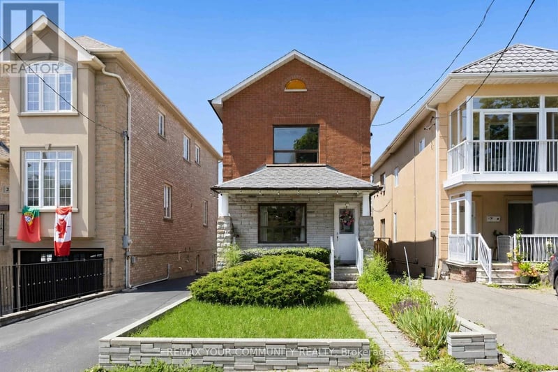 32 Kirknewton Road, Toronto (Caledonia-Fairbank), Ontario, M6E3Y1, Toronto (Caledonia-Fairbank), Ontario — photo 1 of 5