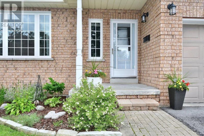 3058 Westridge Boulevard, Peterborough (Monaghan Ward 2), Ontario, K9K2K5, Peterborough (Monaghan Ward 2), Ontario — photo 1 of 5