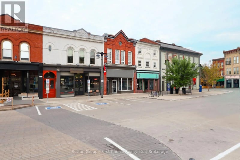 #Upper 41 MARKET Place, Stratford, Ontario, N5A1A4, Stratford, Ontario — photo 1 of 5