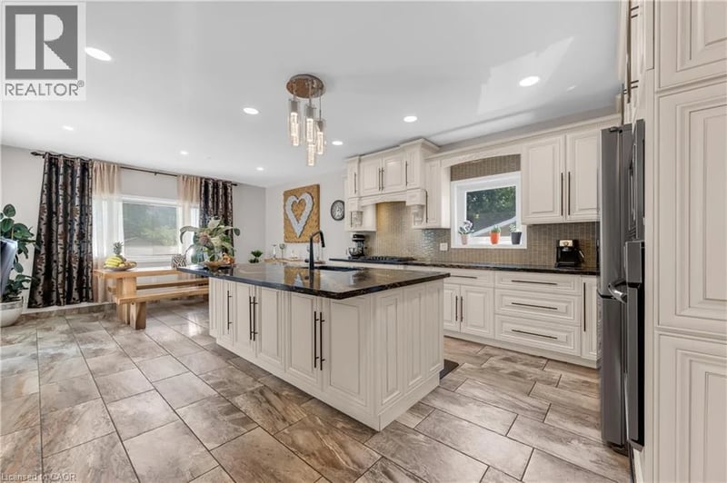 847 WEST 5TH Street, Hamilton, Ontario, L9C5R4, Hamilton, Ontario — photo 1 of 5