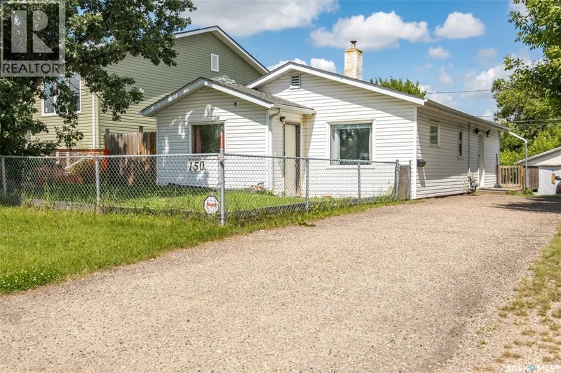 150 31st STREET E, Prince Albert, Saskatchewan, S6V1Z9, Prince Albert, Saskatchewan — photo 1 of 5