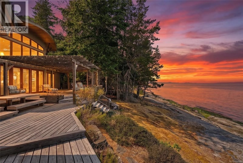 2-37 Salamanca Road, Galiano Island, British Columbia, V0N1P0, Galiano Island, British Columbia — photo 1 of 5