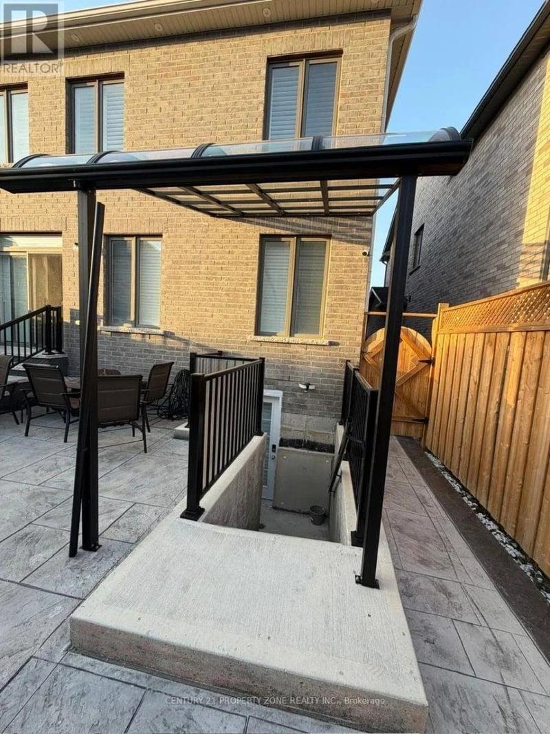 #BSMT 4 Stellarton Crescent, Brampton (Northwest Brampton), Ontario, L7A5A6, Brampton (Northwest Brampton), Ontario — photo 1 of 5