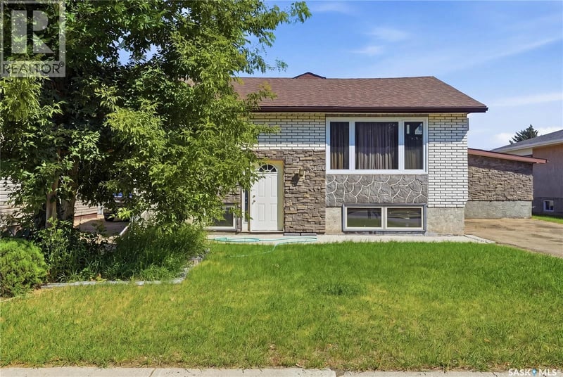 1020 Warner STREET, Moose Jaw, Saskatchewan, S6H5S5, Moose Jaw, Saskatchewan — photo 1 of 5