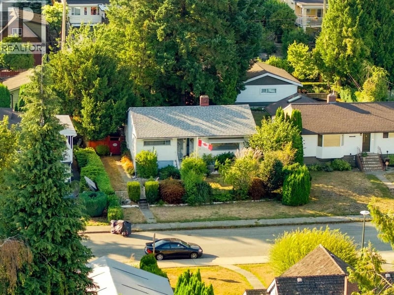 121 SINCLAIR Avenue, New Westminster, British Columbia, V3L1Z8, New Westminster, British Columbia — photo 1 of 5