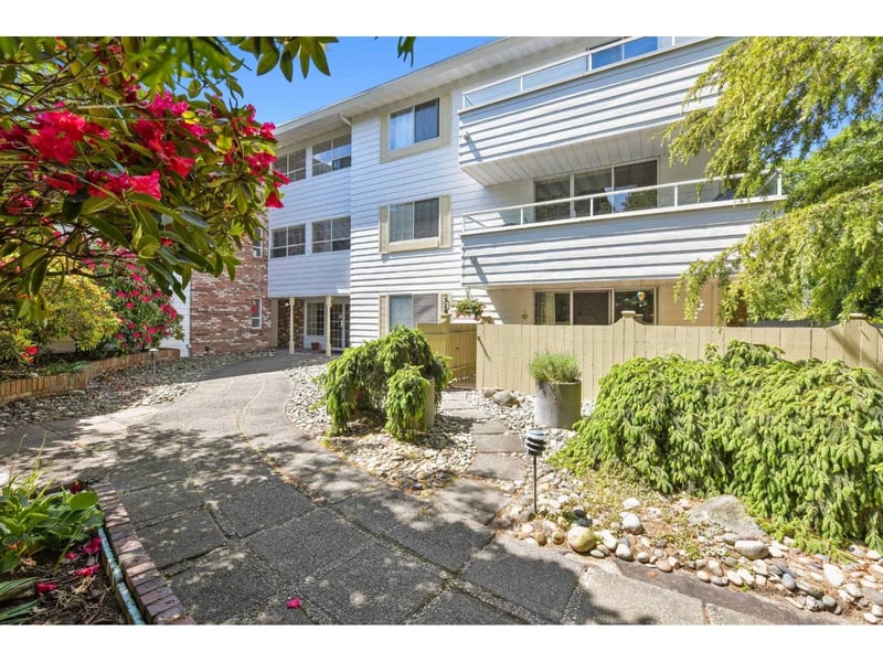 #206 15010 ROPER Avenue, White Rock, British Columbia, V4B5A9, White Rock, British Columbia — photo 1 of 5