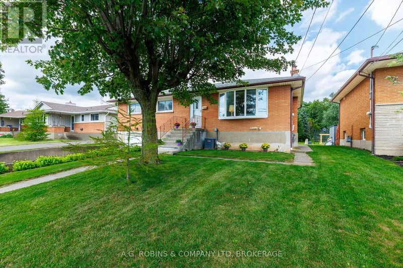 12 Berkley Avenue, Port Colborne (Bethel), Ontario, L3K1T2, Port Colborne (Bethel), Ontario — photo 1 of 5