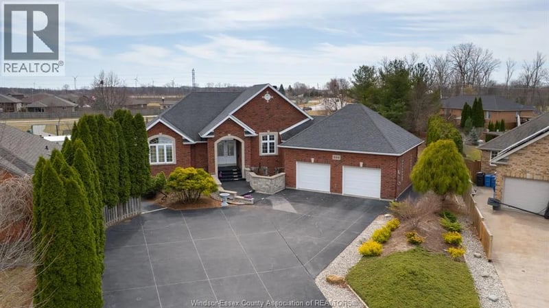389 PINEHURST Drive, Lakeshore, Ontario, N8L0X4, Lakeshore, Ontario — photo 1 of 5