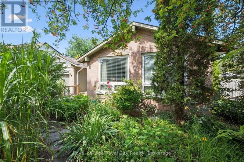 34 Pondview Crescent, Guelph (Victoria North), Ontario, N1E3K1, Guelph (Victoria North), Ontario — photo 1 of 5