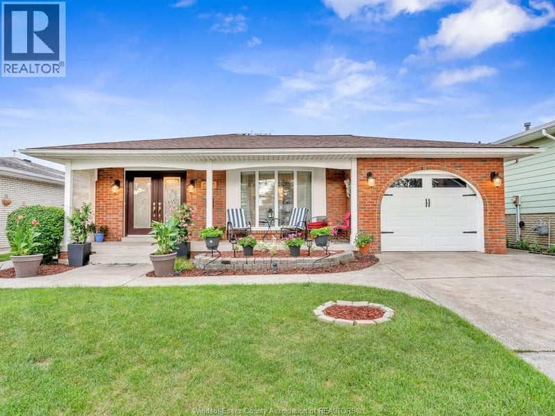 9975 HOLLY Crescent, Windsor, Ontario, N8R1Y6, Windsor, Ontario — photo 1 of 5
