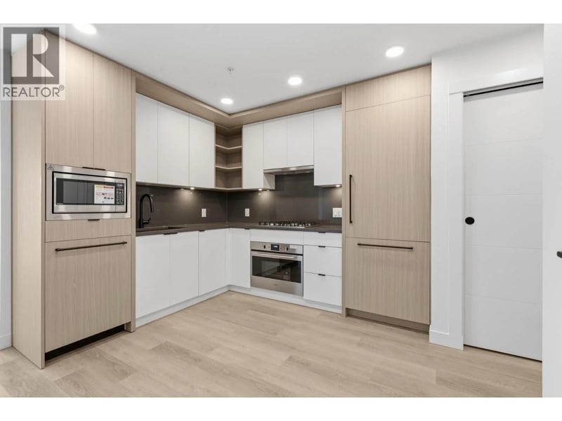 #403 2268 BROADWAY, Vancouver, British Columbia, V5N0L2, Vancouver, British Columbia — photo 1 of 5