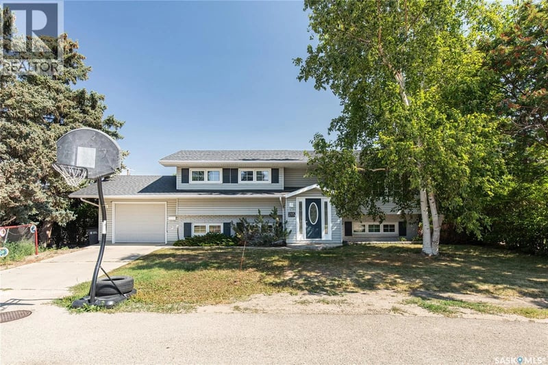 215 Cedar CRESCENT, Caronport, Saskatchewan, S0H0S0, Caronport, Saskatchewan — photo 1 of 5