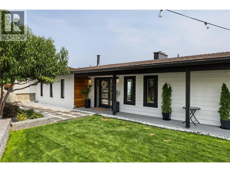 2751 Lakeview Road, West Kelowna, British Columbia, V1Z1Y5, West Kelowna, British Columbia — photo 1 of 5