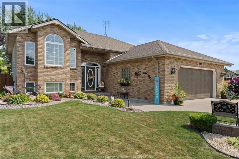 256 ASHWOOD, Lakeshore, Ontario, N8L1E7, Lakeshore, Ontario — photo 1 of 5
