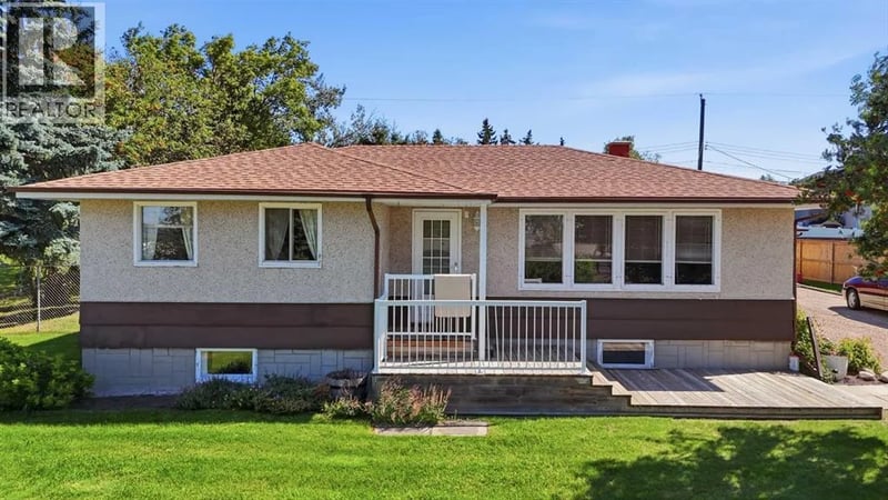 4015 39 Street, Ponoka, Alberta, T4J1A8, Ponoka, Alberta — photo 1 of 5