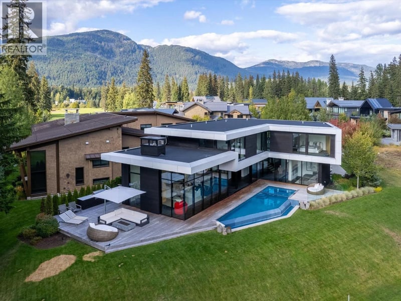 8080 CYPRESS Place, Whistler, British Columbia, V8E1J9, Whistler, British Columbia — photo 1 of 5
