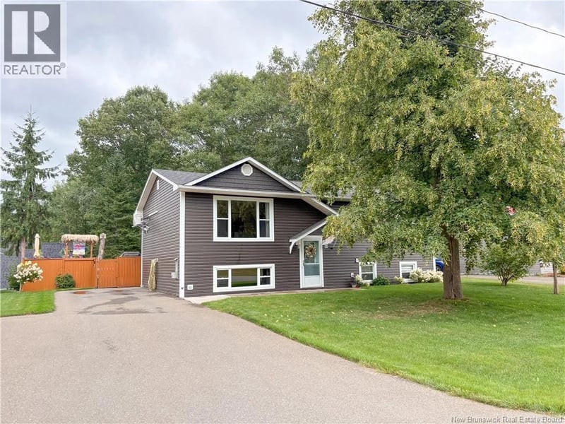 112 Creighton Street, Woodstock, New Brunswick, E7M1N5, Woodstock, New Brunswick — photo 1 of 5