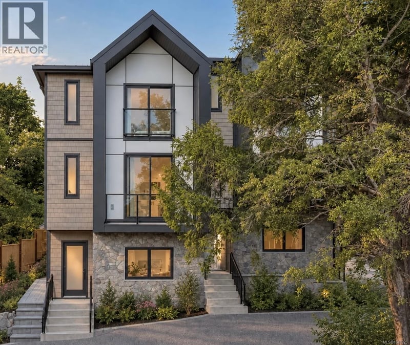 #3 521 Foul Bay Road, Victoria, British Columbia, V8S4G9, Victoria, British Columbia — photo 1 of 5