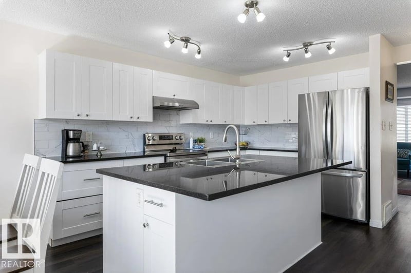 21247 91 AV NW, Edmonton, Alberta, T5T0W4, Edmonton, Alberta — photo 1 of 5