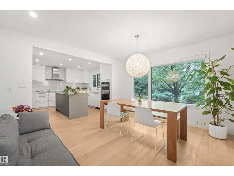 14128 98 AV NW, Edmonton, Alberta, T5N0G1, Edmonton, Alberta — photo 1 of 5