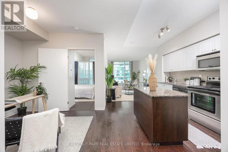 #808 215 Fort York Boulevard, Toronto (Niagara), Ontario, M5V4A2, Toronto (Niagara), Ontario — photo 1 of 5