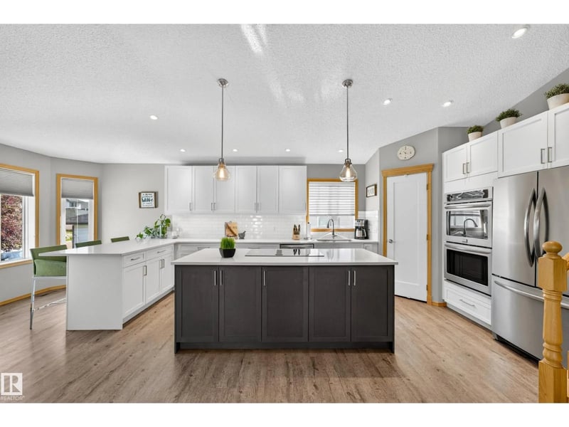 8329 171A AV NW, Edmonton, Alberta, T5Z3E4, Edmonton, Alberta — photo 1 of 5
