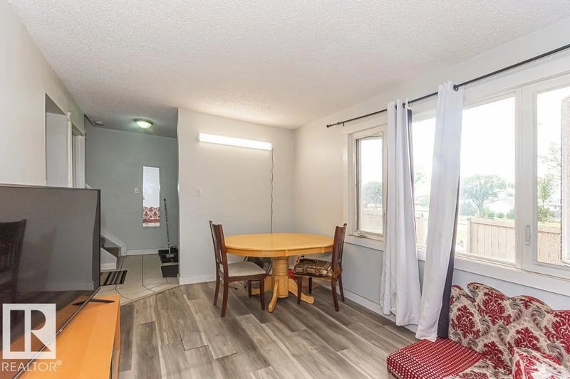 #5 14205 82 ST NW, Edmonton, Alberta, T5E2V7, Edmonton, Alberta — photo 1 of 5