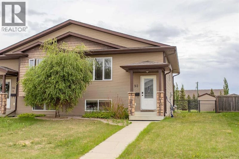 92 Iron Wolf Boulevard, Lacombe, Alberta, T4L0C7, Lacombe, Alberta — photo 1 of 5