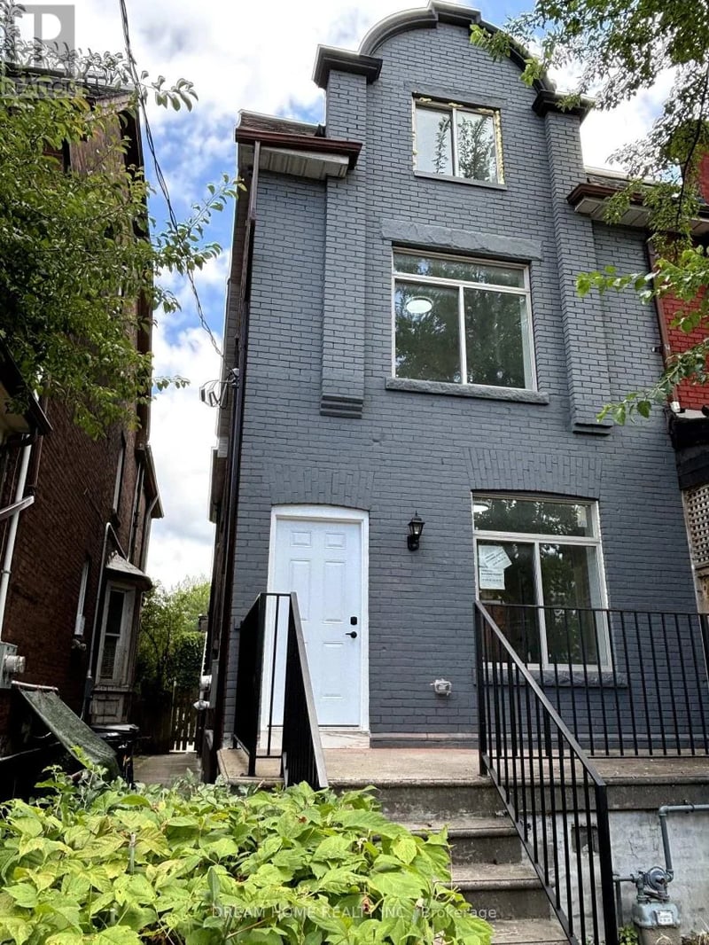 #B02 643 Bathurst Street, Toronto (University), Ontario, M5S2R2, Toronto (University), Ontario — photo 1 of 4