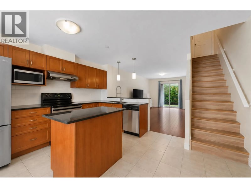 #7 6498 ELGIN Avenue, Burnaby, British Columbia, V5H3S6, Burnaby, British Columbia — photo 1 of 5