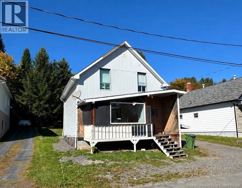 27 Lainey Street, Edmundston, New Brunswick, E3V1L5, Edmundston, New Brunswick — photo 1 of 5