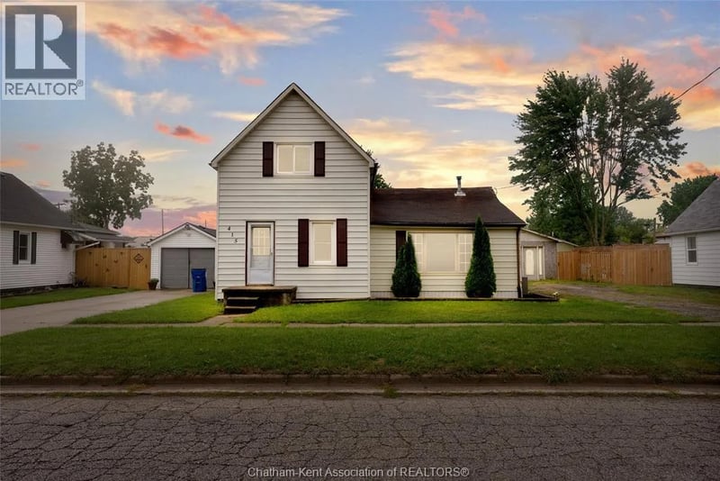 415 Queen Street, Wallaceburg, Ontario, N8A1G8, Wallaceburg, Ontario — photo 1 of 5