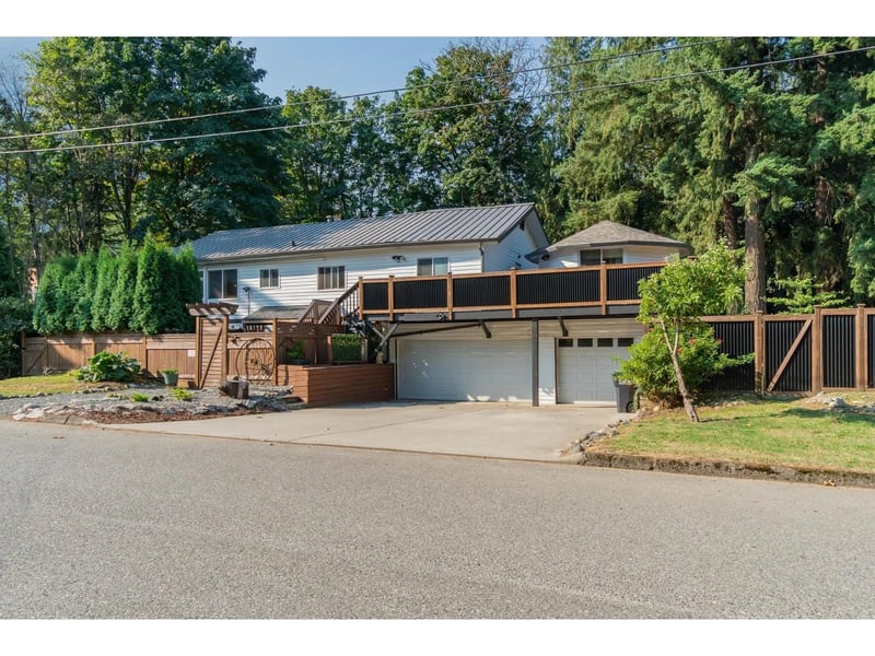 695 HUDSON BAY Street, Hope, British Columbia, V0X1L4, Hope, British Columbia — photo 1 of 5