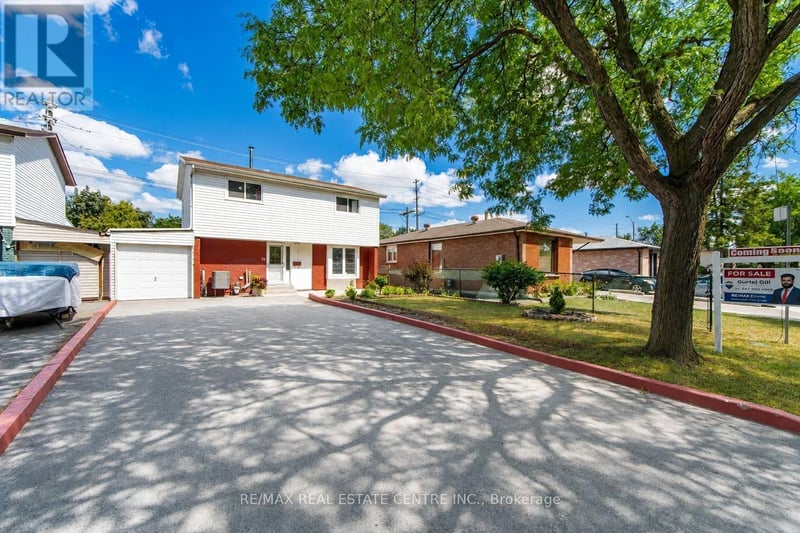 71 Sultan Pool Drive, Toronto (West Humber-Clairville), Ontario, M9V4H5, Toronto (West Humber-Clairville), Ontario — photo 1 of 5