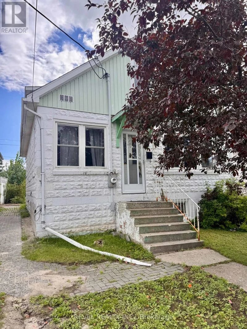 121 Floral Avenue, Timmins (TM - TNW - Algonquin to Jubilee), Ontario, P4N4H6, Timmins (TM - TNW - Algonquin to Jubilee), Ontario — photo 1 of 5