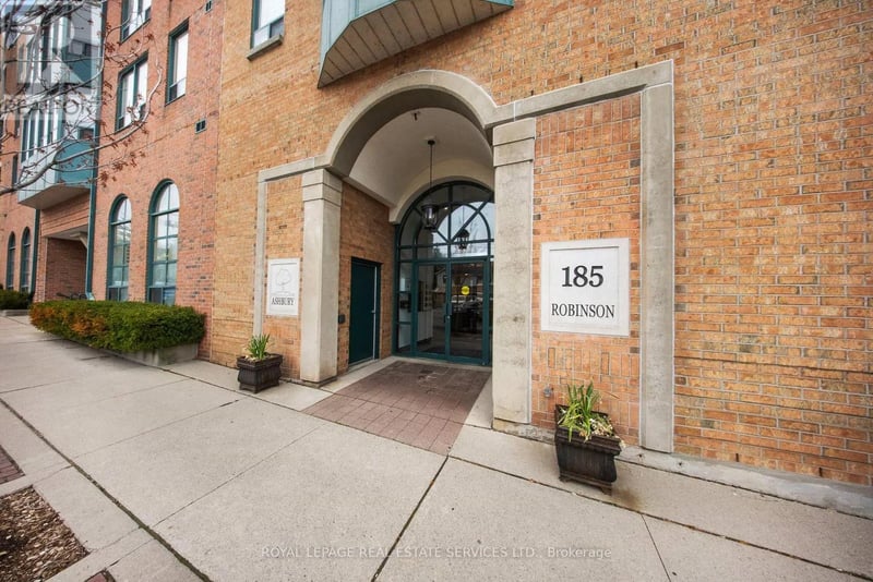 #202 185 Robinson Street, Oakville (OO Old Oakville), Ontario, L6J7P6, Oakville (OO Old Oakville), Ontario — photo 1 of 5