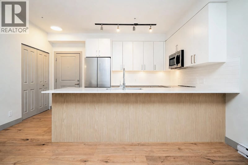 #210 6968 ROYAL OAK Avenue, Burnaby, British Columbia, V5J4J2, Burnaby, British Columbia — photo 1 of 5