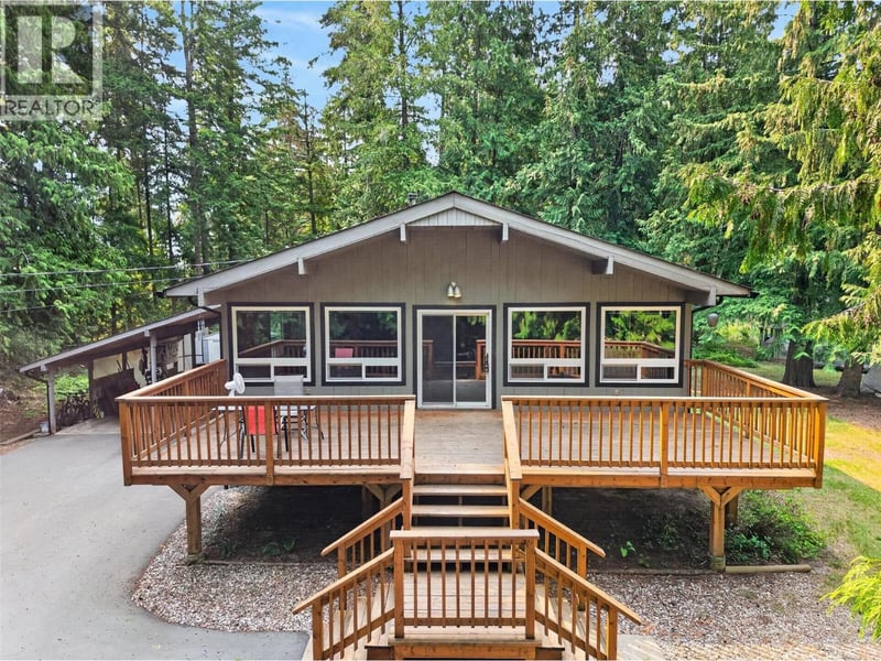 671 Old Town Road, Sicamous, British Columbia, V0E2V4, Sicamous, British Columbia — photo 1 of 5