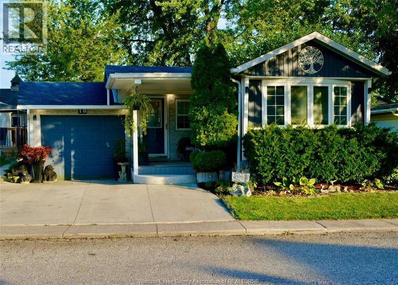 18 DANA, Essex, Ontario, N8M1Y9, Essex, Ontario — photo 1 of 5