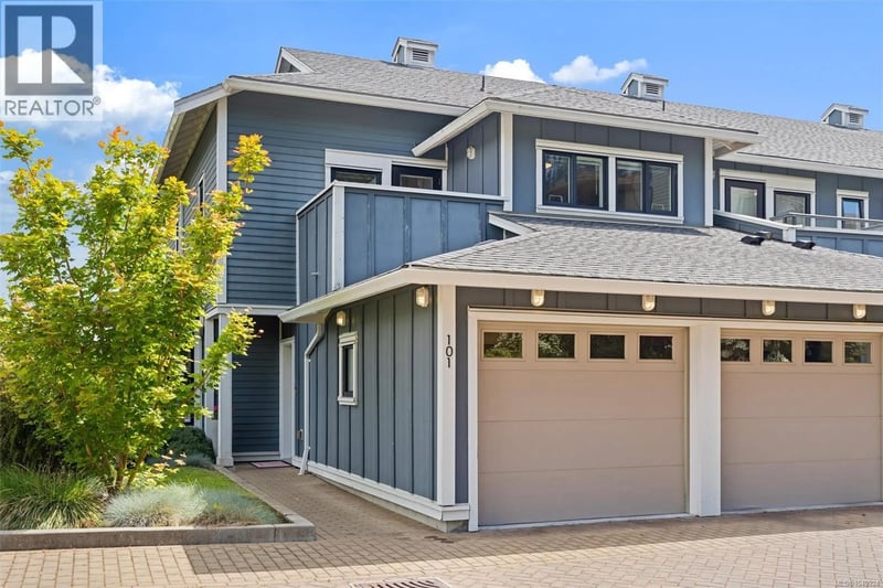 #101 3916 Carey Road, Saanich, British Columbia, V8Z4E2, Saanich, British Columbia — photo 1 of 5