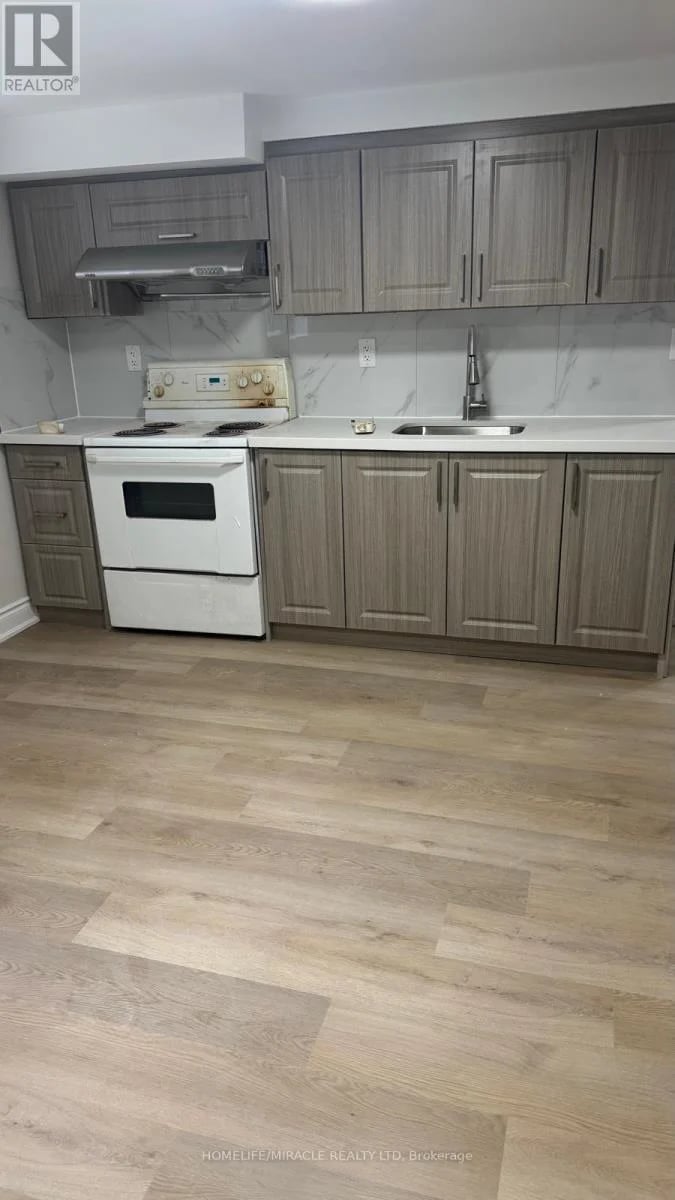 6 Kitson Drive, Toronto (Cliffcrest), Ontario, M1M3C8, Toronto (Cliffcrest), Ontario — photo 1 of 5