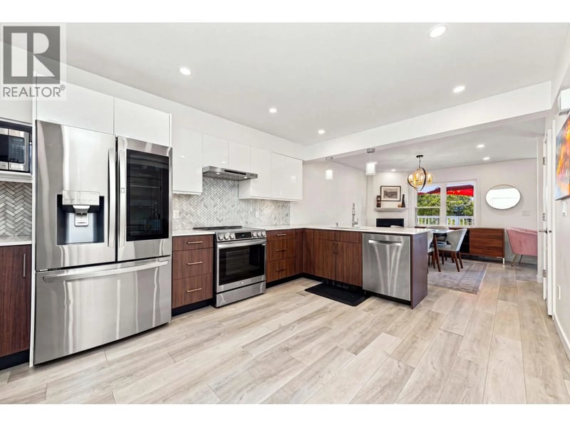 #203 1513 BOWSER Avenue, North Vancouver, British Columbia, V7P2Y4, North Vancouver, British Columbia — photo 1 of 5