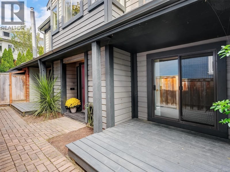 111 Michigan Street, Victoria, British Columbia, V8V1R2, Victoria, British Columbia — photo 1 of 5
