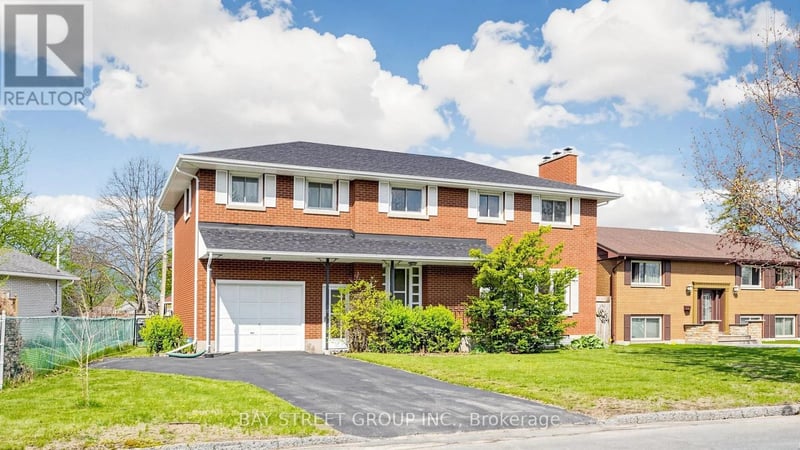 14 Machar Place, Kingston (Central City West), Ontario, K7M1L6, Kingston (Central City West), Ontario — photo 1 of 5
