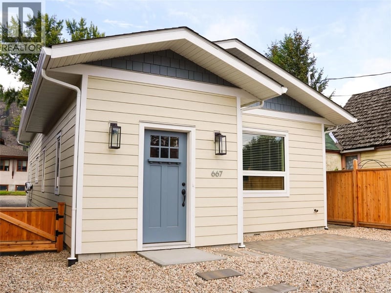 667 72nd Avenue, Grand Forks, British Columbia, V0H1H0, Grand Forks, British Columbia — photo 1 of 5