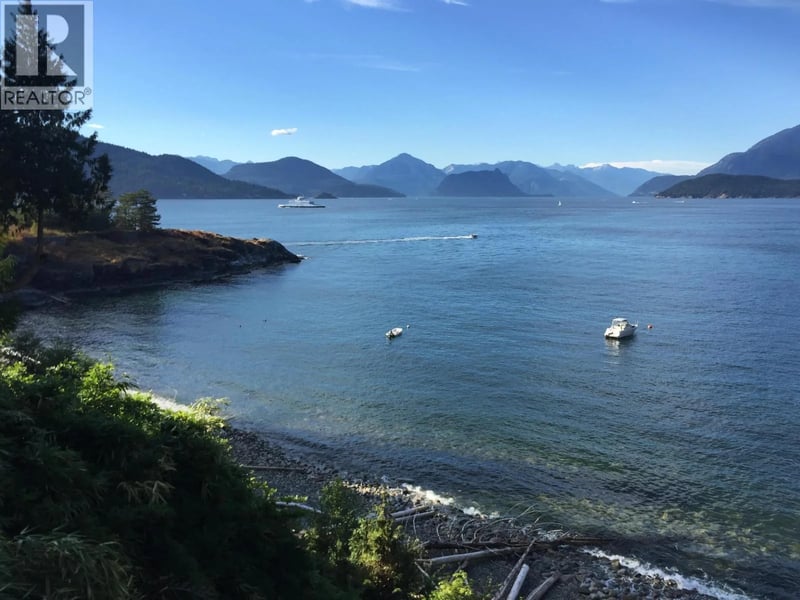 7145 CLIFF Road, West Vancouver, British Columbia, V7W2L3, West Vancouver, British Columbia — photo 1 of 5