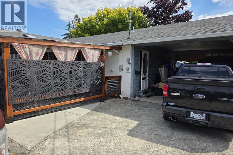 542 Grayson Road, Campbell River, British Columbia, V9W6K4, Campbell River, British Columbia — photo 1 of 5