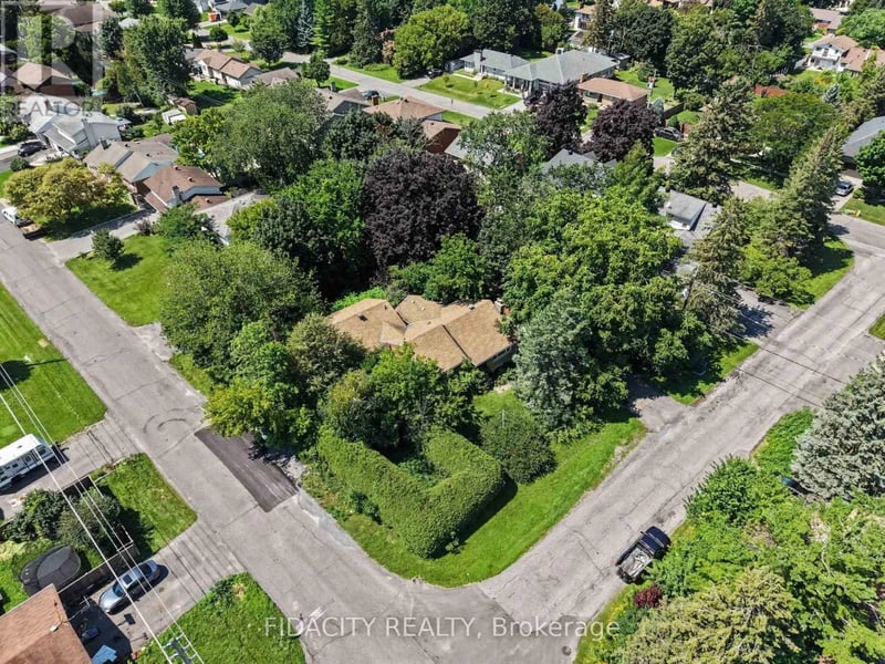 6 Malcolm Place, Ottawa, Ontario, K2G1P4, Ottawa, Ontario — photo 1 of 5