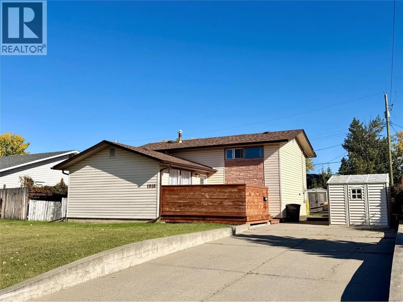1916 93 Avenue, Dawson Creek, British Columbia, V1G1E8, Dawson Creek, British Columbia — photo 1 of 5